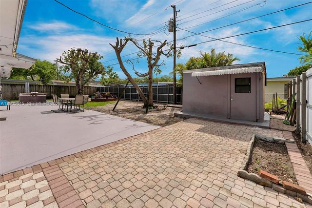 9750 SW 74th St, Miami, FL 33173