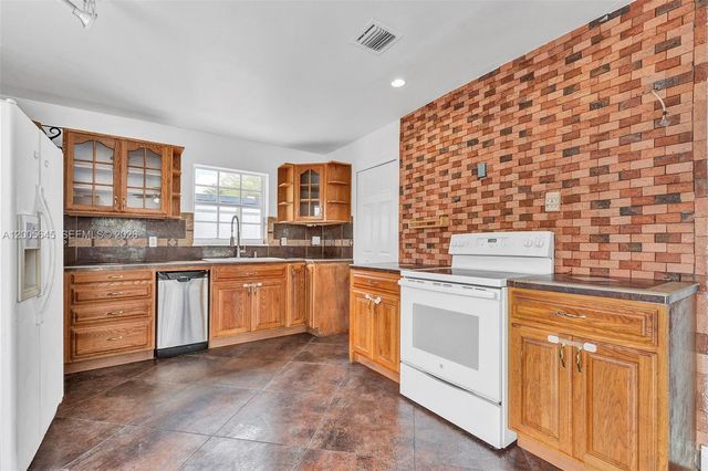 9750 SW 74th St, Miami, FL 33173