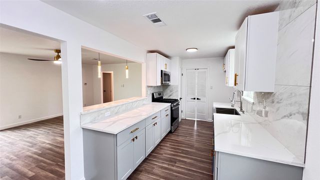 1711 Heather Glen Drive, Dallas, TX 75232