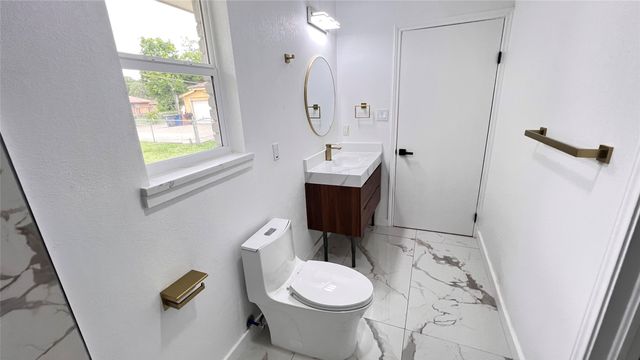 1711 Heather Glen Drive, Dallas, TX 75232