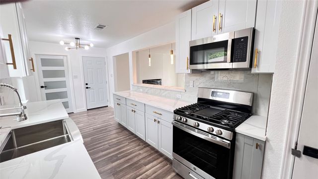 1711 Heather Glen Drive, Dallas, TX 75232