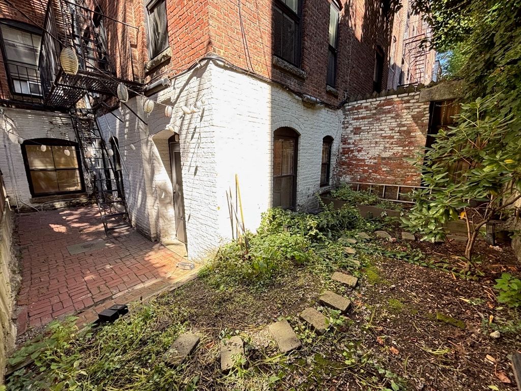 68 Myrtle St. 1, Boston, MA 02114