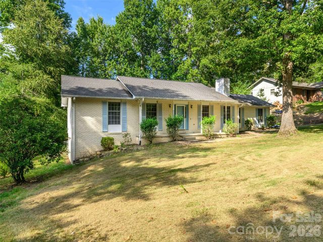 209 Trappers Trail, Hendersonville, NC 28739