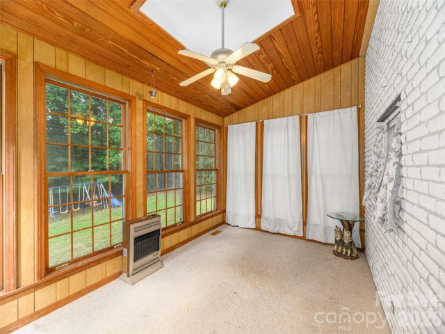209 Trappers Trail, Hendersonville, NC 28739
