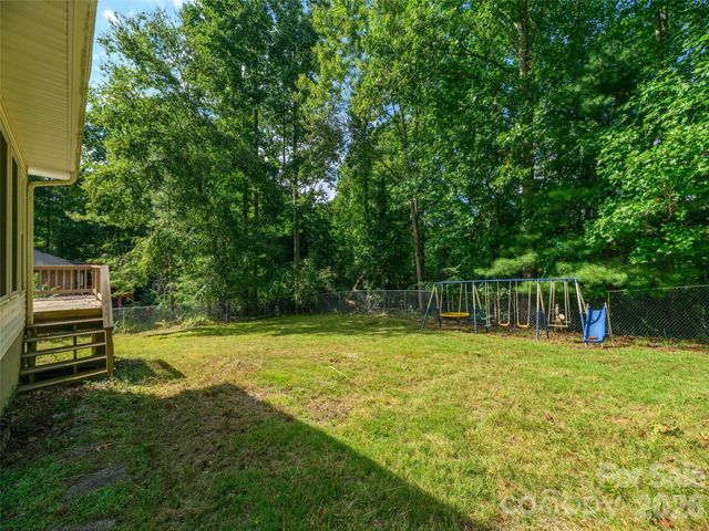 209 Trappers Trail, Hendersonville, NC 28739