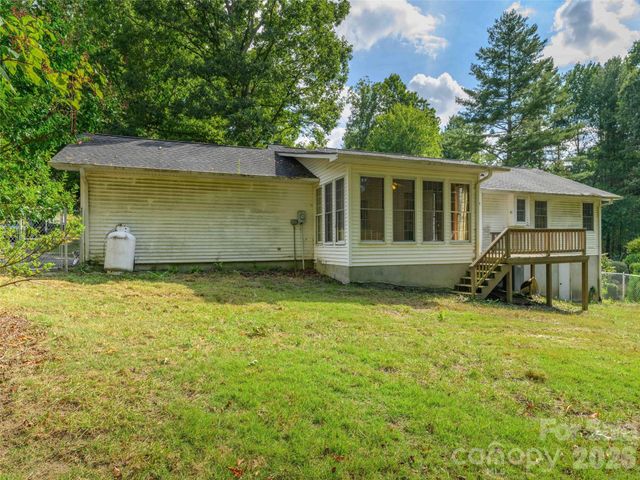 209 Trappers Trail, Hendersonville, NC 28739