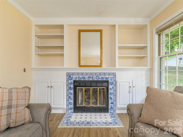 209 Trappers Trail, Hendersonville, NC 28739