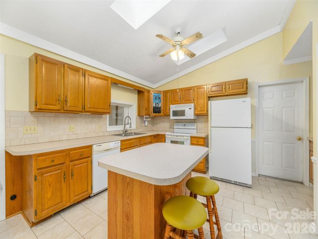 209 Trappers Trail, Hendersonville, NC 28739