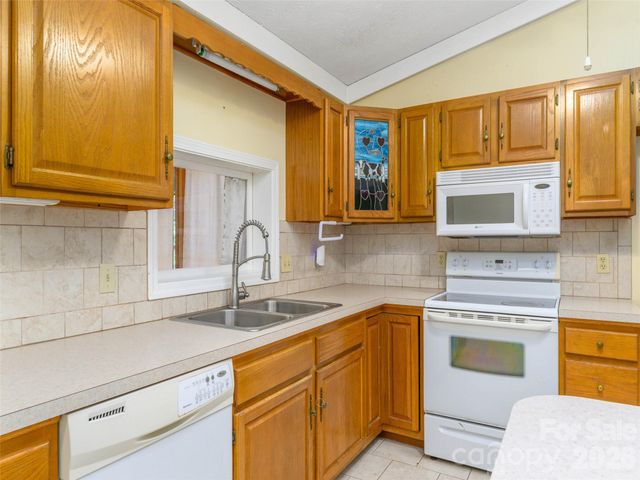 209 Trappers Trail, Hendersonville, NC 28739