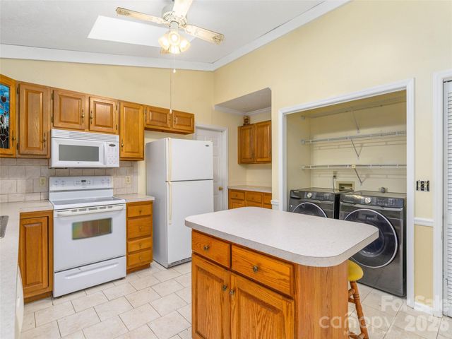 209 Trappers Trail, Hendersonville, NC 28739