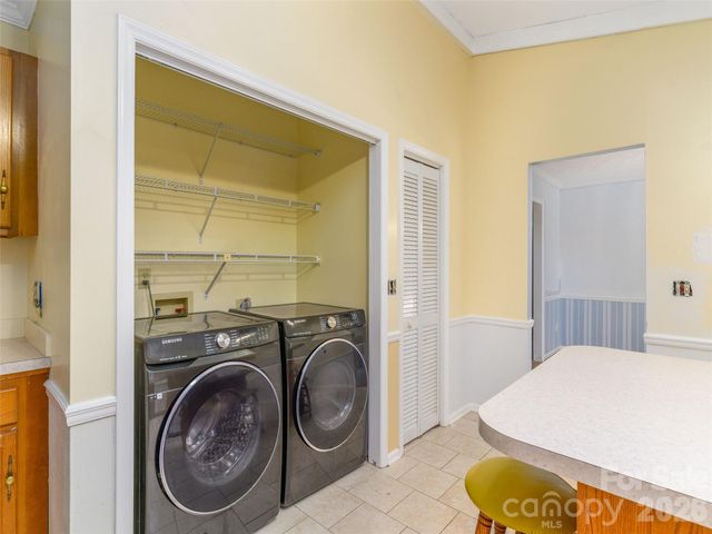 209 Trappers Trail, Hendersonville, NC 28739