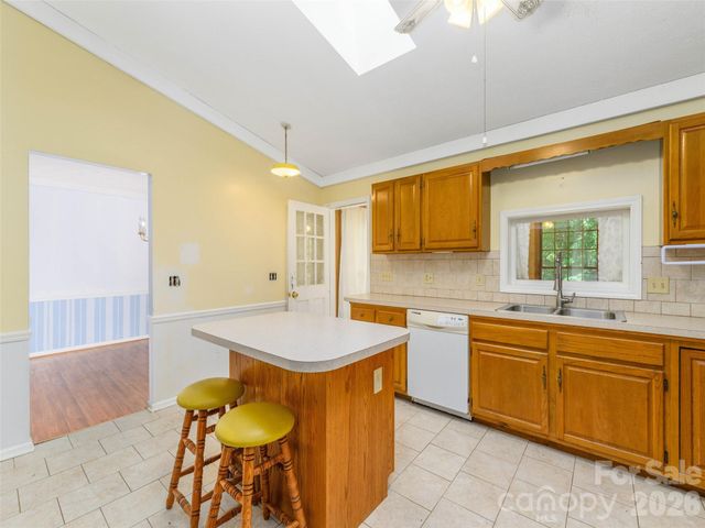 209 Trappers Trail, Hendersonville, NC 28739