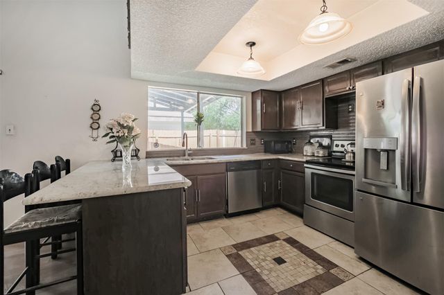 7642 Candlegreen Lane, Houston, TX 77071