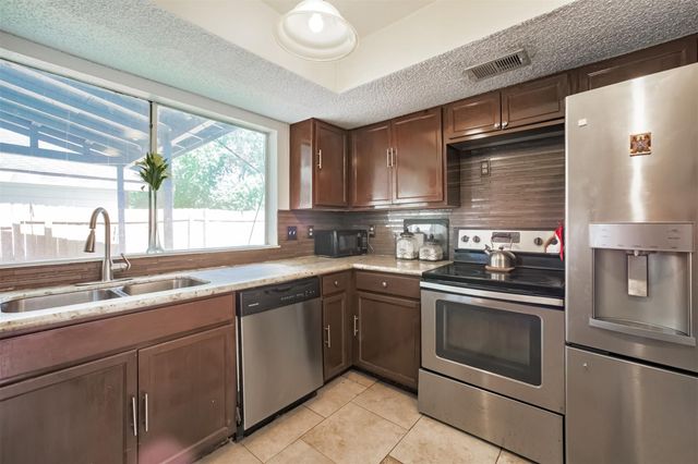 7642 Candlegreen Lane, Houston, TX 77071