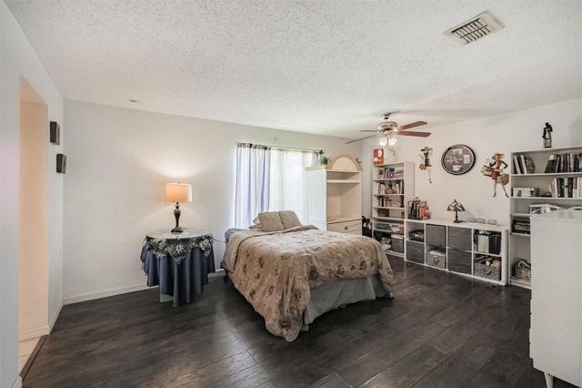 7642 Candlegreen Lane, Houston, TX 77071