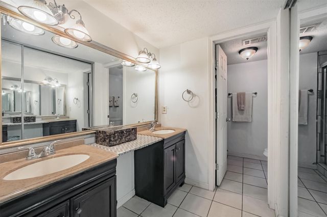 7642 Candlegreen Lane, Houston, TX 77071