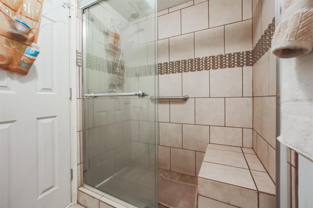 7642 Candlegreen Lane, Houston, TX 77071