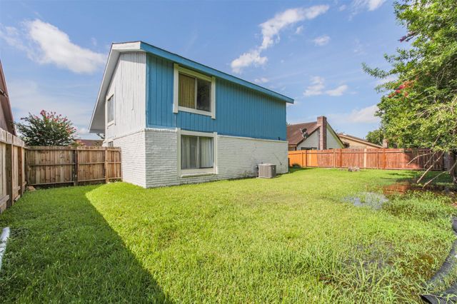 7642 Candlegreen Lane, Houston, TX 77071