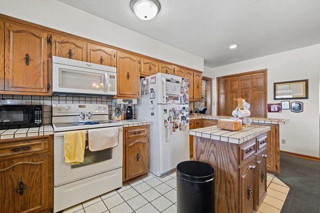 2138 25th AVENUE, Kenosha, WI 53140