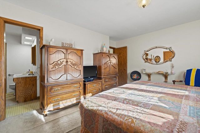 2138 25th AVENUE, Kenosha, WI 53140