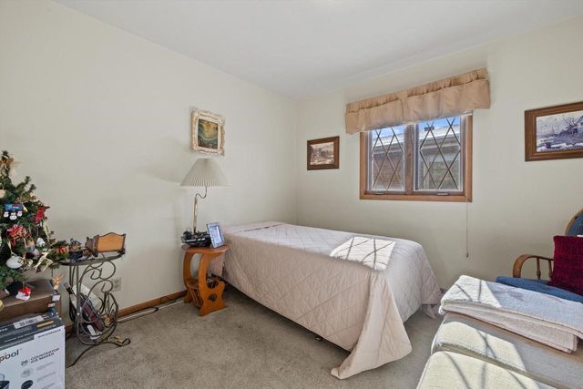 2138 25th AVENUE, Kenosha, WI 53140