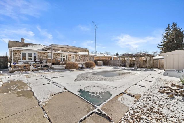 2138 25th AVENUE, Kenosha, WI 53140