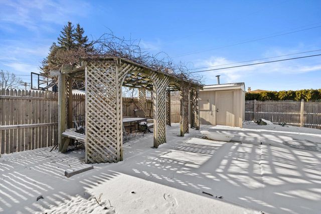 2138 25th AVENUE, Kenosha, WI 53140