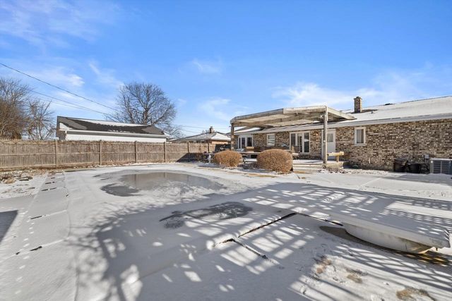 2138 25th AVENUE, Kenosha, WI 53140