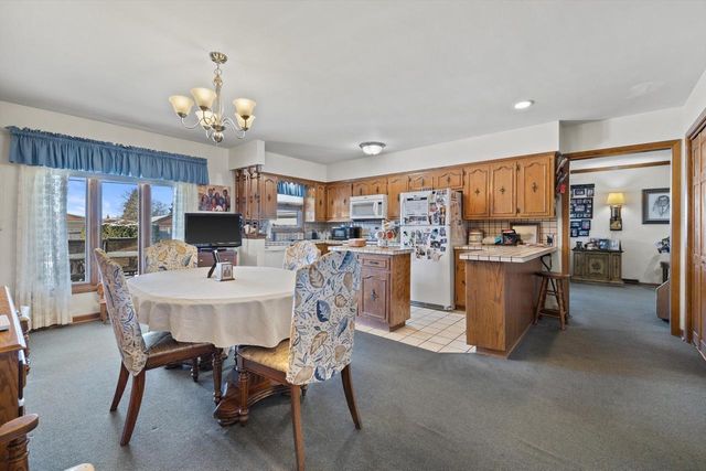 2138 25th AVENUE, Kenosha, WI 53140