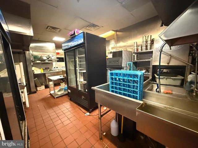 1002-00 ARCH ST, Philadelphia, PA 19107
