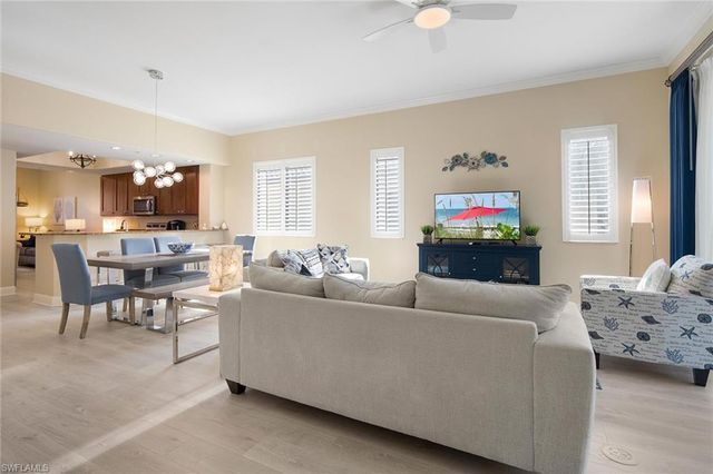 985 Sandpiper ST # I201, Naples, FL 34102