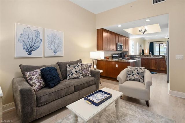 985 Sandpiper ST # I201, Naples, FL 34102