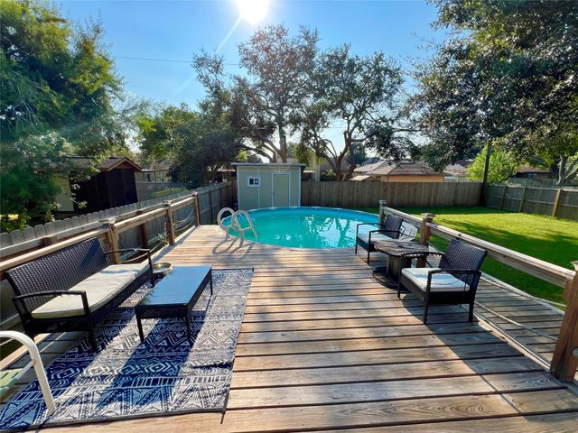 2837 N Remington Drive, Angleton, TX 77515