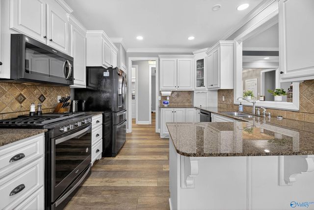 6463 Spring Creek Drive, Guntersville, AL 35976