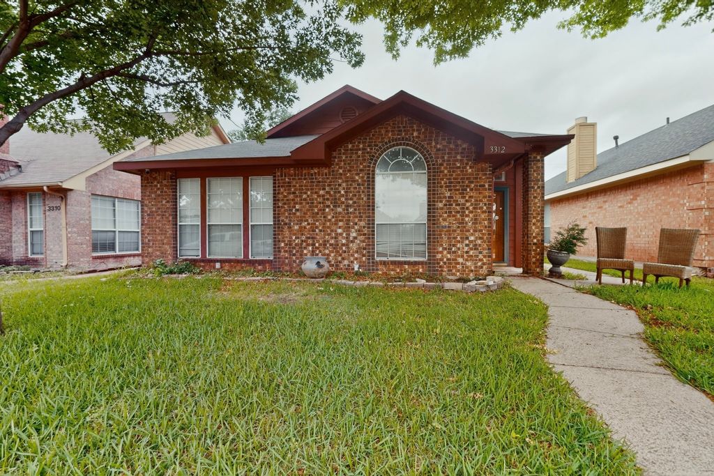 3312 Sara Drive, Rowlett, TX 75088