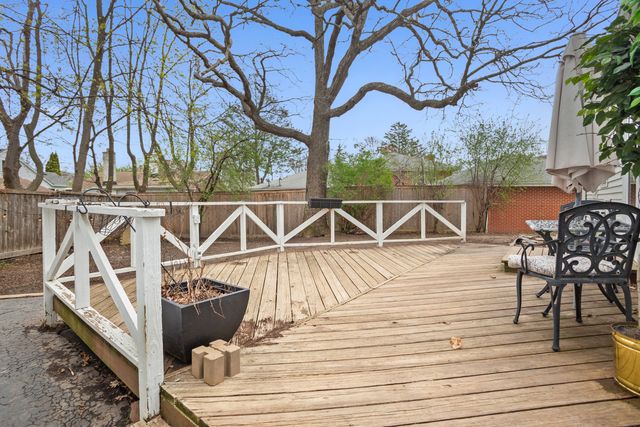 943 LILAC Lane, Highland Park, IL 60035