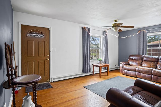 943 LILAC Lane, Highland Park, IL 60035