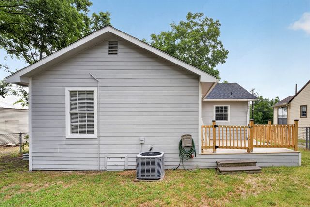 1914 Stanford Street, Greenville, TX 75401