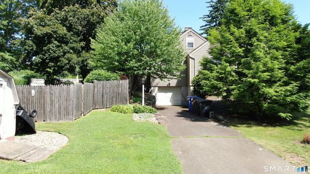8 Bridge Lane, Enfield, CT 06082