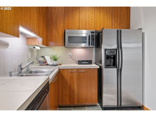 1120 Nw Northrup St 102, Portland, OR 97209