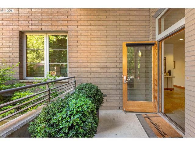 1120 Nw Northrup St 102, Portland, OR 97209