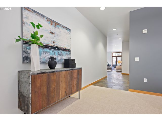 1120 Nw Northrup St 102, Portland, OR 97209
