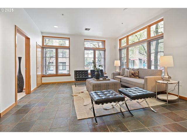 1120 Nw Northrup St 102, Portland, OR 97209