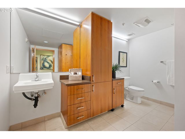 1120 Nw Northrup St 102, Portland, OR 97209