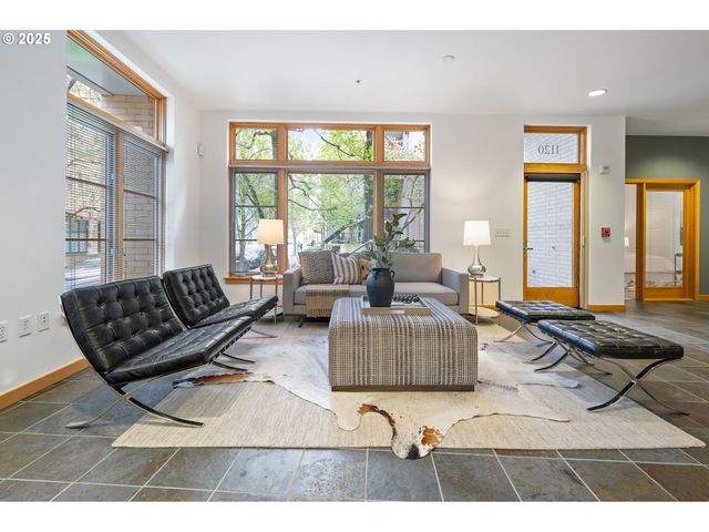 1120 Nw Northrup St 102, Portland, OR 97209