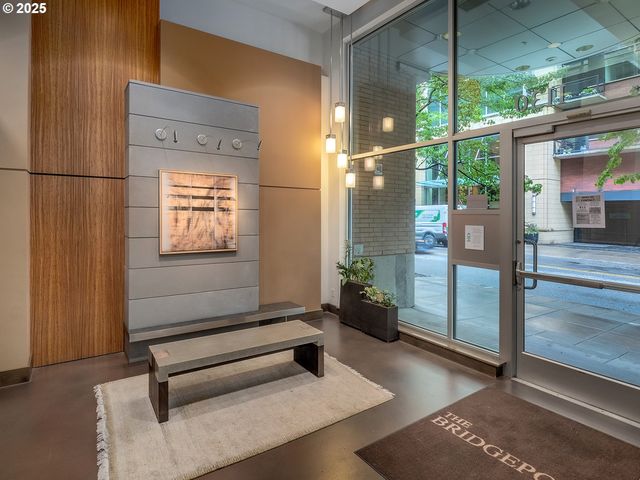 1120 Nw Northrup St 102, Portland, OR 97209