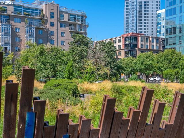 1120 Nw Northrup St 102, Portland, OR 97209