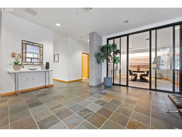 1120 Nw Northrup St 102, Portland, OR 97209