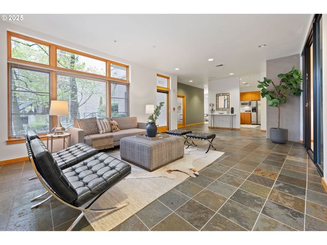 1120 Nw Northrup St 102, Portland, OR 97209