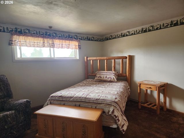 725 W MAIN St, Molalla, OR 97038